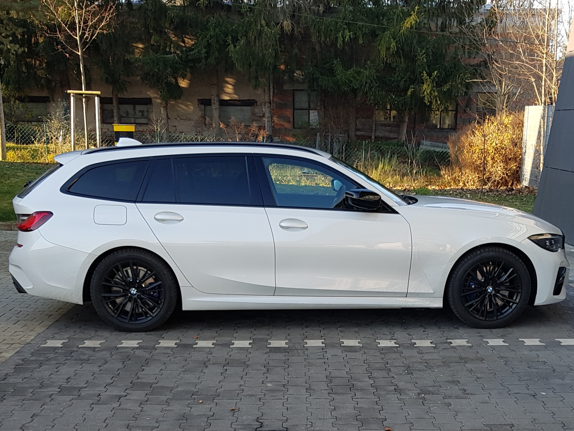 BMW G21 330i M Sport Mineralweiß metallic