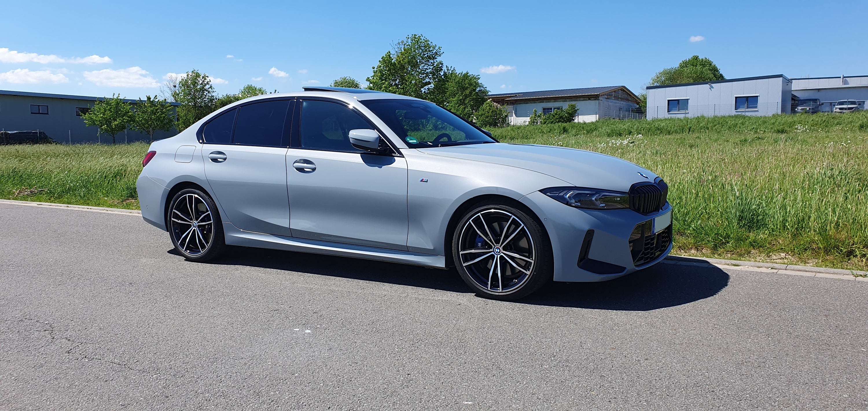 G20 LCI Brooklyn Grau mit Sommerreifen auf BMW 791 M Bicolor